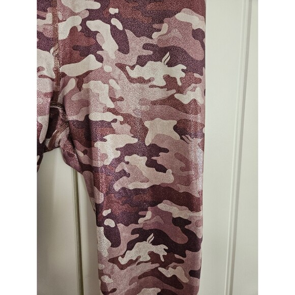 PowerHold By Fabletics Shiny Pink Camo Capri Leggings Size XS - Picture 3 of 9
